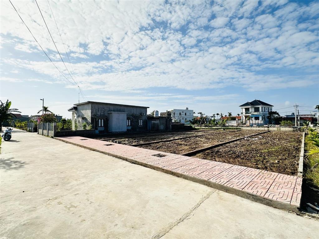 Bán gấp đất cạnh kcn vsipsổ hồng riêng