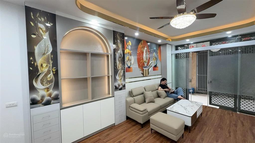 Nhà 5 tầng  3 phòng ngủ  thiết kế hiện đại  trung tâm hà đông  xách vali ở ngay