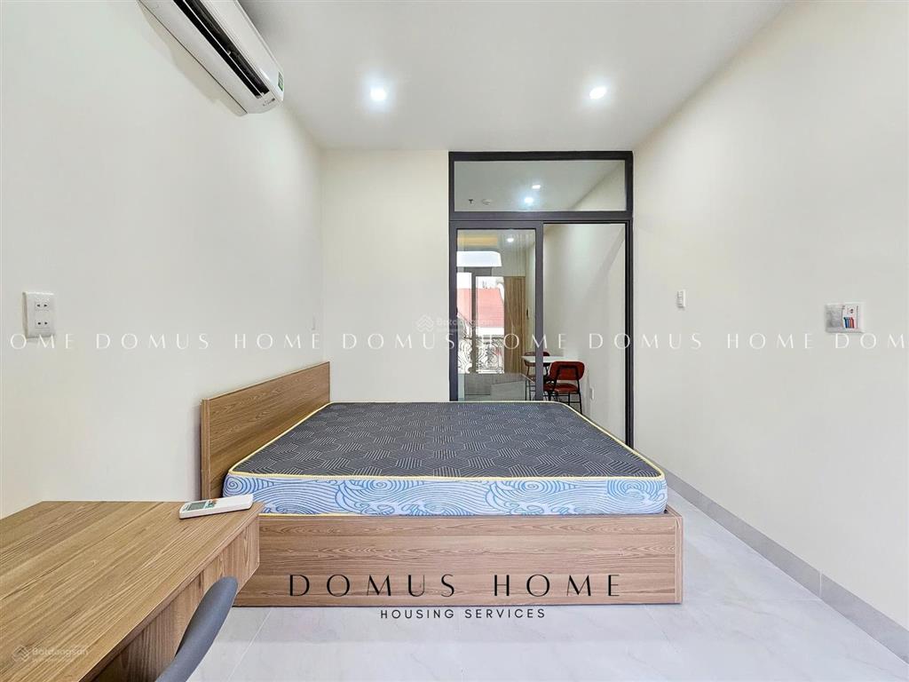 Khai trương căn hộ tách bếp, sẵn máy giặt riêng, cửa sổ ban công thoáng mát