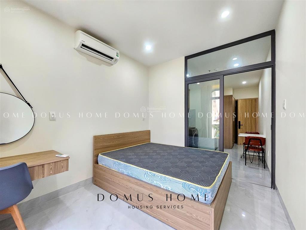 Khai trương căn hộ tách bếp, sẵn máy giặt riêng, cửa sổ ban công thoáng mát