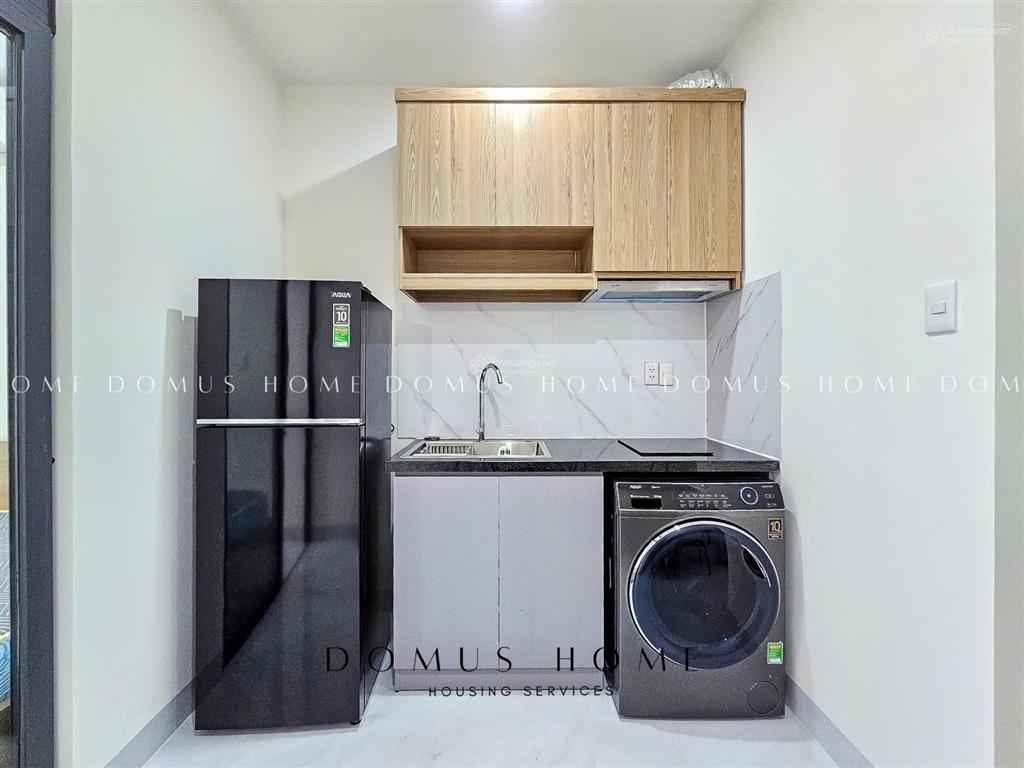 Khai trương căn hộ tách bếp, sẵn máy giặt riêng, cửa sổ ban công thoáng mát