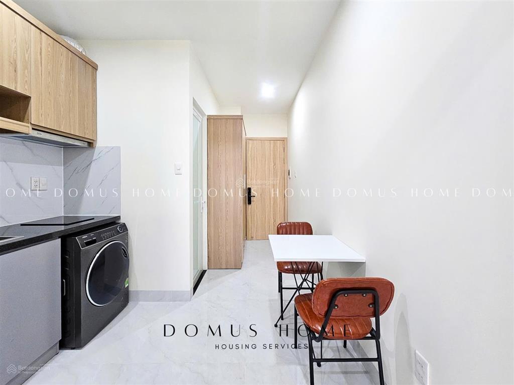 Khai trương căn hộ tách bếp, sẵn máy giặt riêng, cửa sổ ban công thoáng mát
