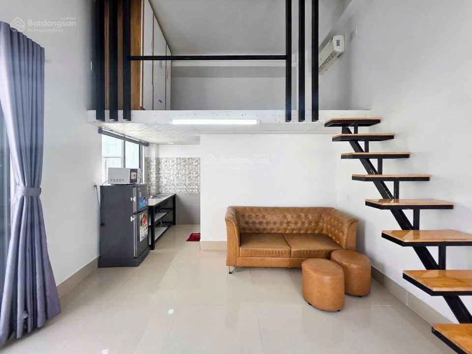 Cho thuê căn duplex 40m2  trần cao 2 mét đứng thoải mái ngay mặt tiền khánh hội, quận 4