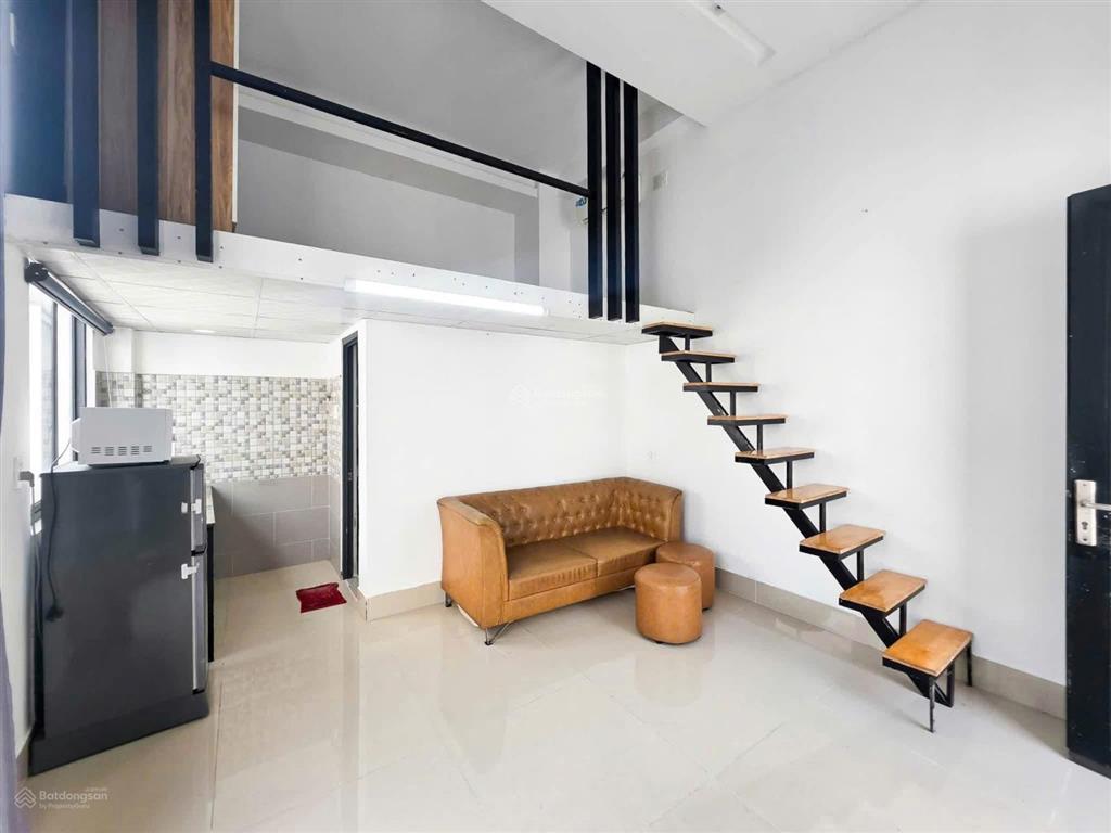 Cho thuê căn duplex 40m2  trần cao 2 mét đứng thoải mái ngay mặt tiền khánh hội, quận 4