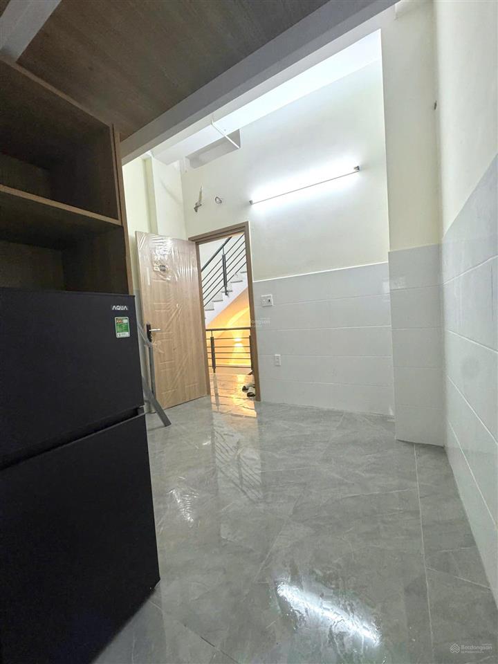 Phòng gác lớn mới xây 100%, đầy đủ nội thất mới, cửa sổ thoáng, ngay tô ký, cvpm