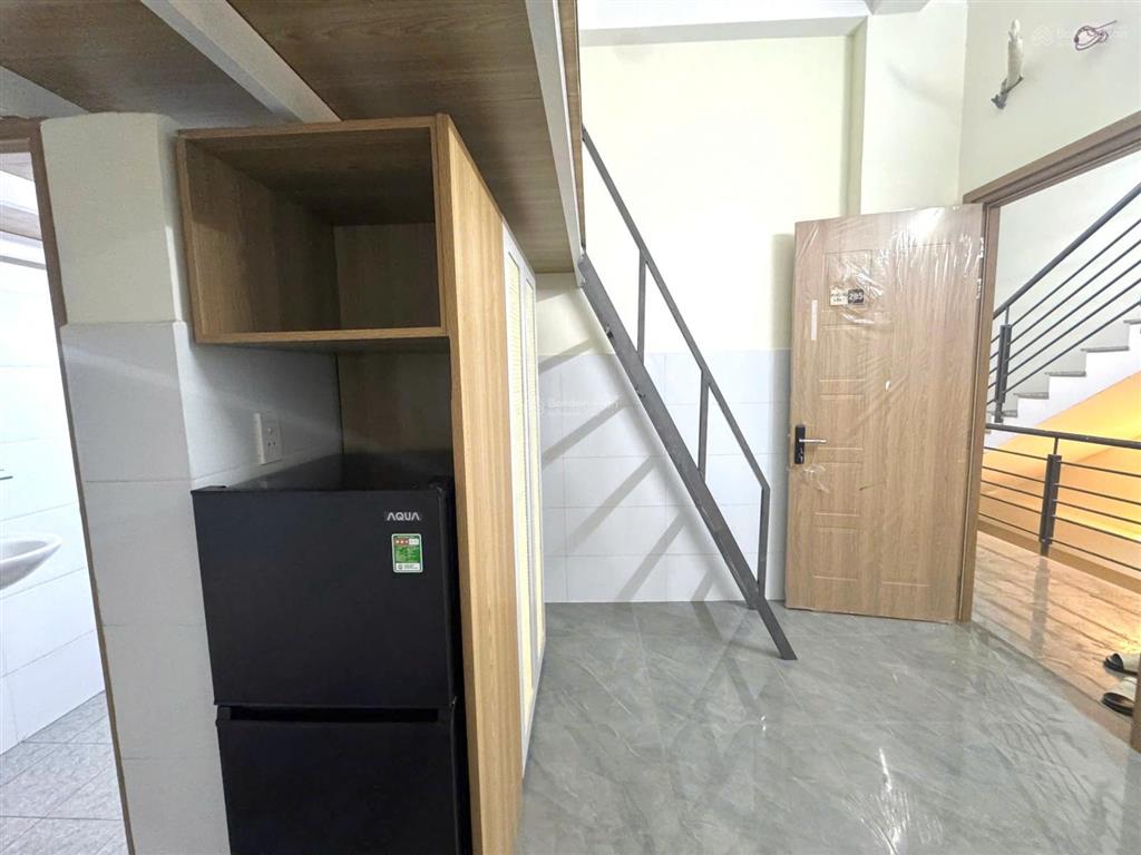 Phòng gác lớn mới xây 100%, đầy đủ nội thất mới, cửa sổ thoáng, ngay tô ký, cvpm