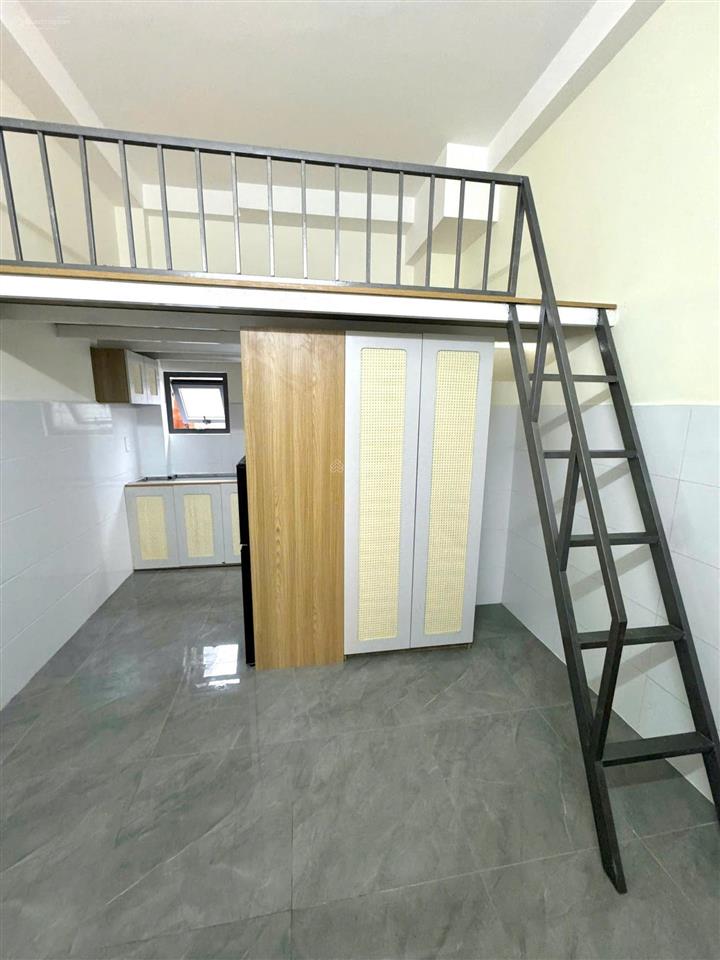 Phòng gác lớn mới xây 100%, đầy đủ nội thất mới, cửa sổ thoáng, ngay tô ký, cvpm