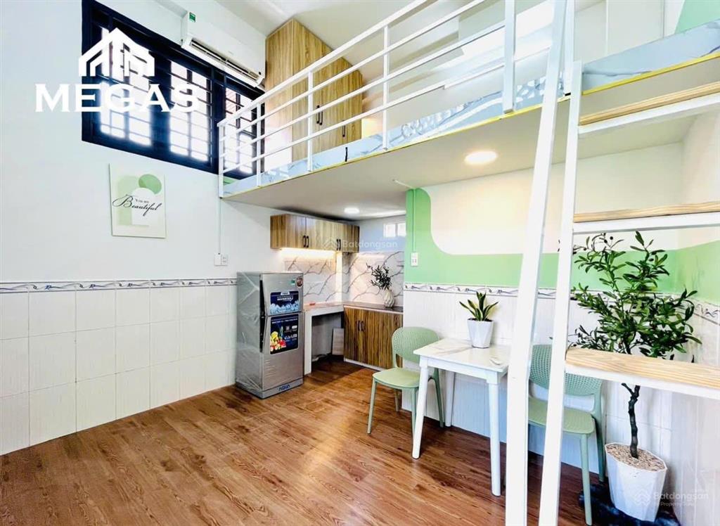 Phòng gác lớn mới xây 100%, cửa sổ  ban công, full nội thất mới gần đh giao thông vận tải, cvpm