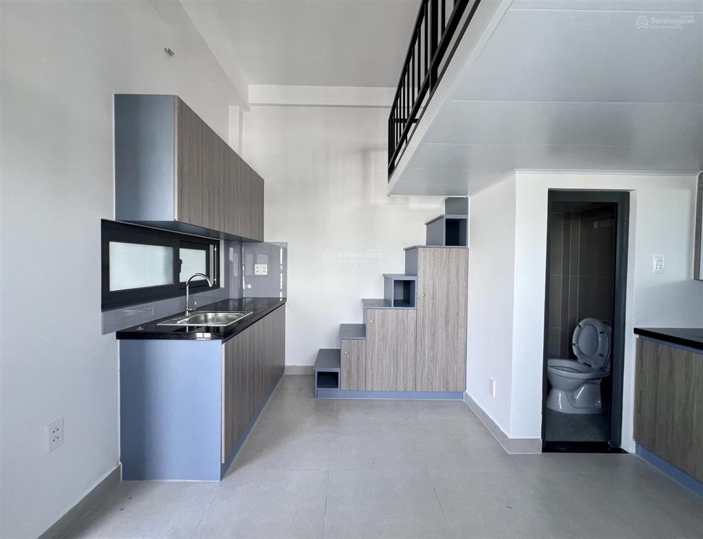Cho thuê phòng ban công, cửa sổ trời, gác lớn mới xây, full nội thất, gần công viên phần mềm