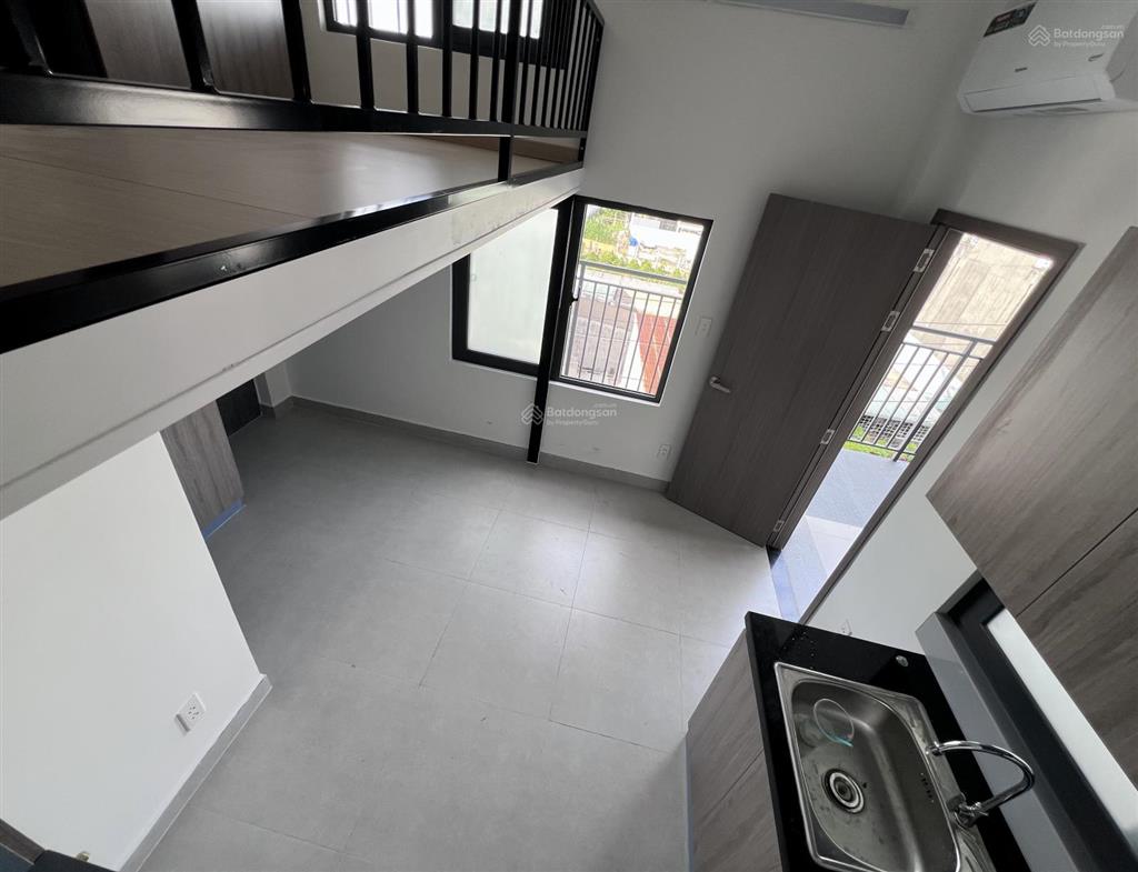 Cho thuê phòng ban công, cửa sổ trời, gác lớn mới xây, full nội thất, gần công viên phần mềm