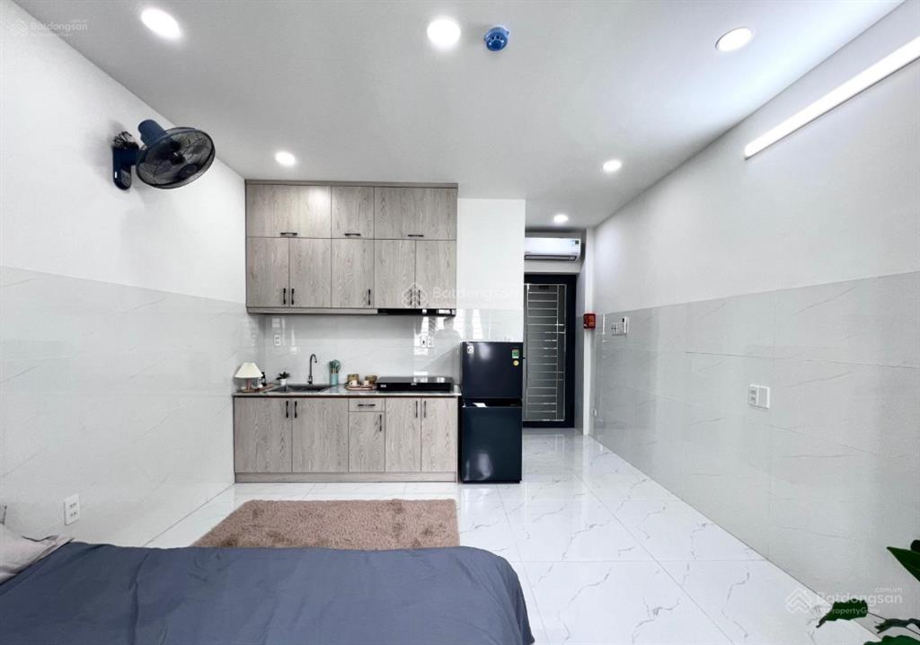 Cho thuê căn hộ mới 100% cửa sổ trời full nội thất bếp máy hút mùi ngay nguyễn thị kiểu gần cvpm