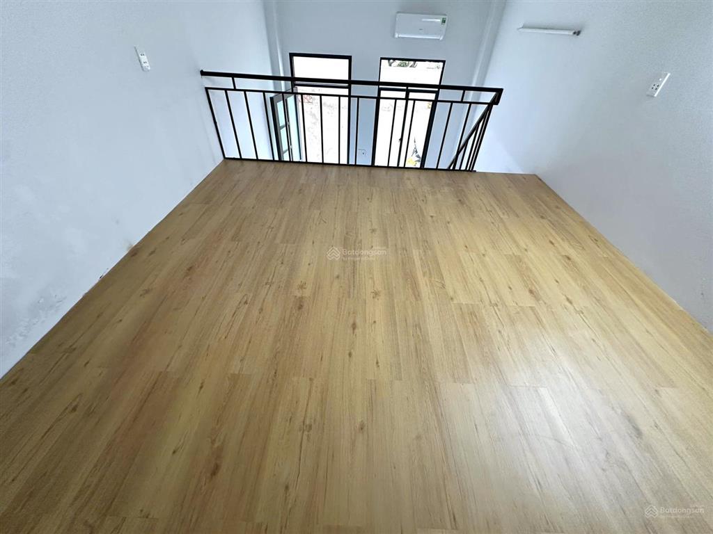 Cho thuê phòng rộng mới xây, cửa sổ trời, 35m², gác cao 2m, đầy đủ nội thất, vườn lài, nttu