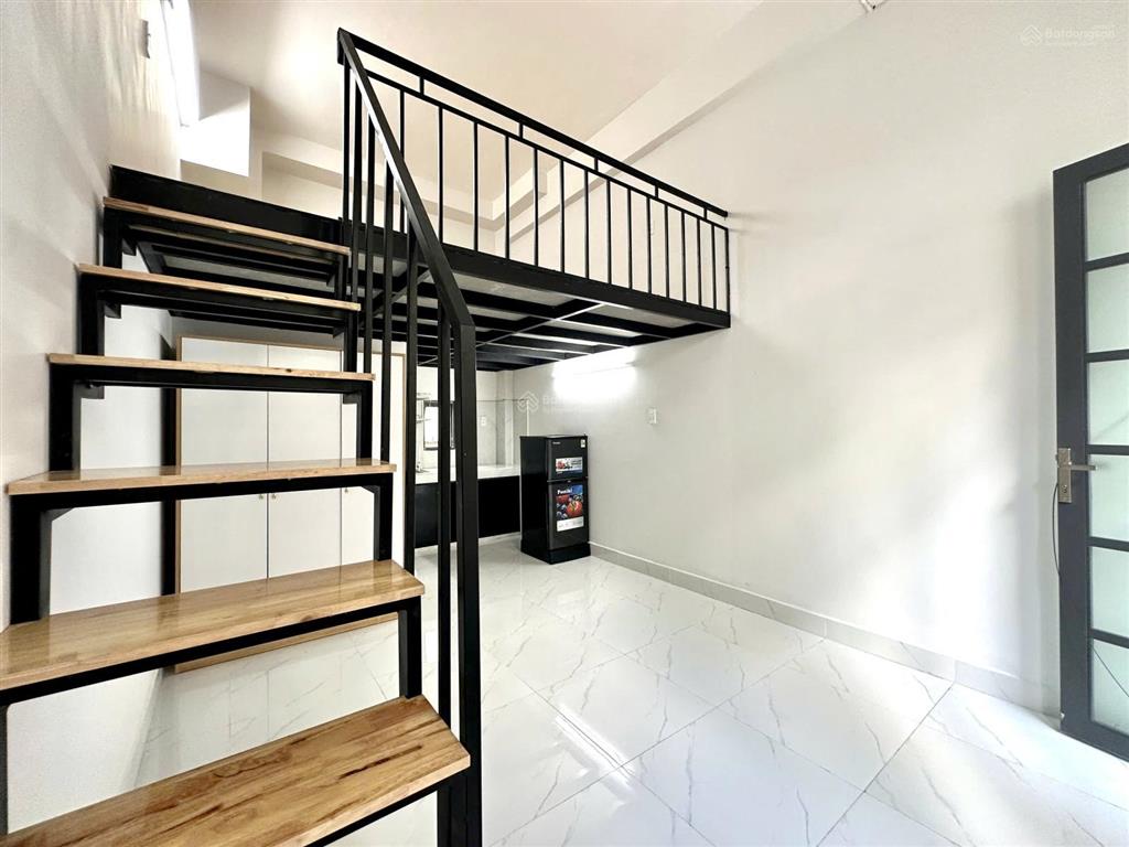 Cho thuê phòng rộng mới xây, cửa sổ trời, 35m², gác cao 2m, đầy đủ nội thất, vườn lài, nttu