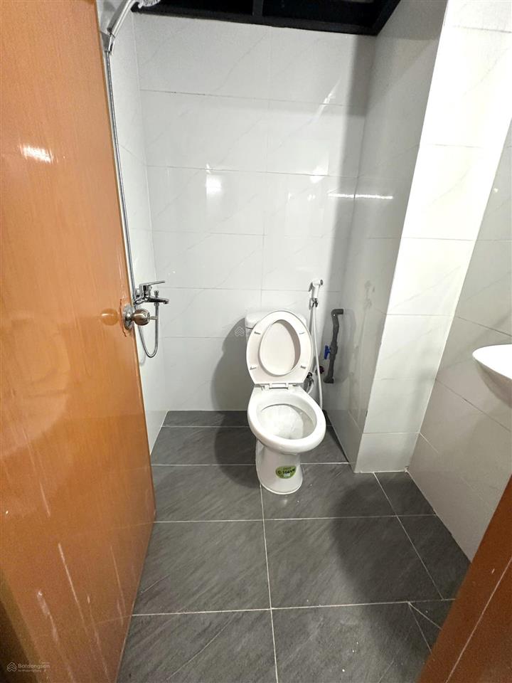 Cho thuê phòng rộng mới xây, cửa sổ trời, 35m², gác cao 2m, đầy đủ nội thất, vườn lài, nttu