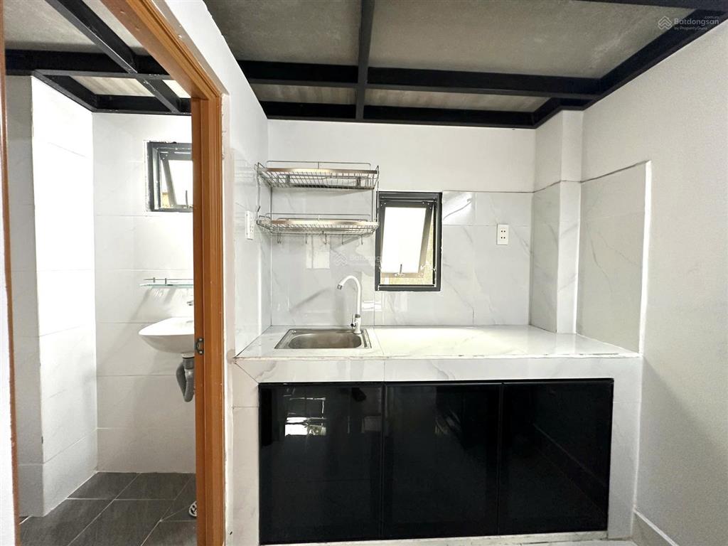 Cho thuê phòng rộng mới xây, cửa sổ trời, 35m², gác cao 2m, đầy đủ nội thất, vườn lài, nttu