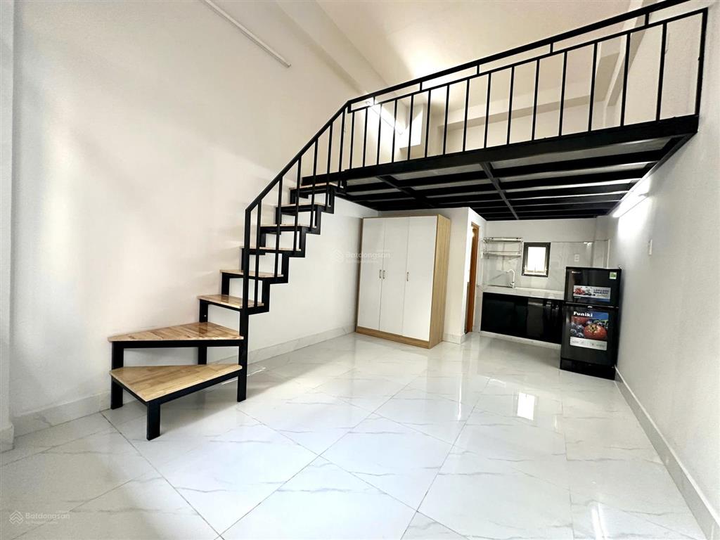 Cho thuê phòng rộng mới xây, cửa sổ trời, 35m², gác cao 2m, đầy đủ nội thất, vườn lài, nttu