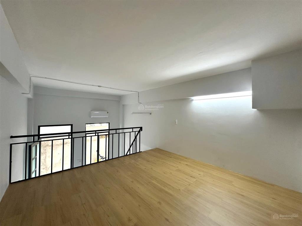 Cho thuê phòng rộng mới xây, cửa sổ trời, 35m², gác cao 2m, đầy đủ nội thất, vườn lài, nttu