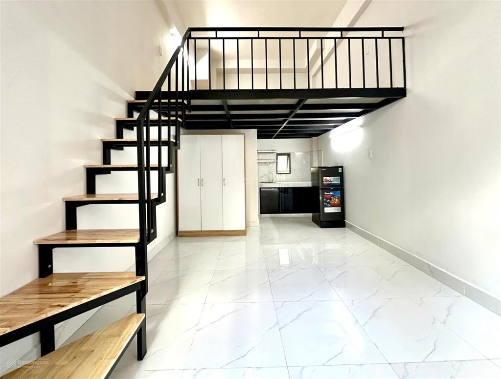 Cho thuê phòng rộng mới xây, cửa sổ trời, 35m², gác cao 2m, đầy đủ nội thất, vườn lài, nttu