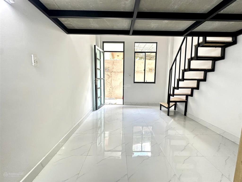 Cho thuê phòng rộng mới xây, cửa sổ trời, 35m², gác cao 2m, đầy đủ nội thất, vườn lài, nttu