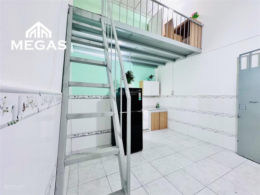 Cho thuê phòng trọ giá rẻ gác lớn sát bên đại học nguyễn tất thành  vườn lài