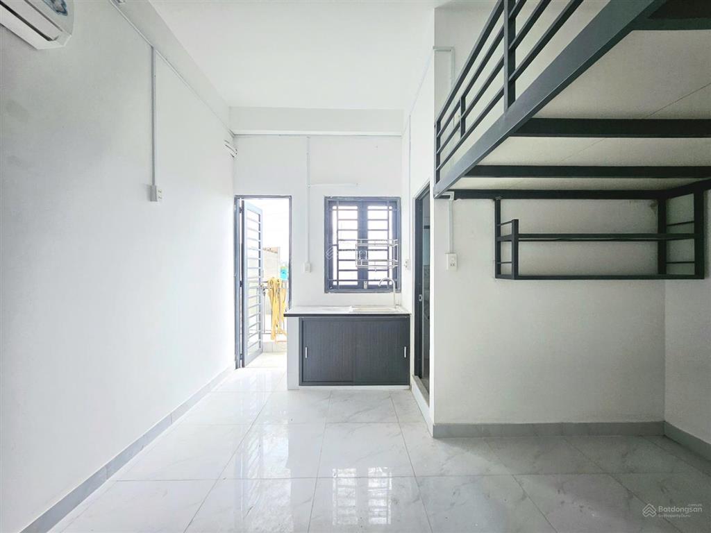 Phòng ban công mới xây 30m2 gác lớn full nội thất gần công viên phần mềm quang trung, tô ký