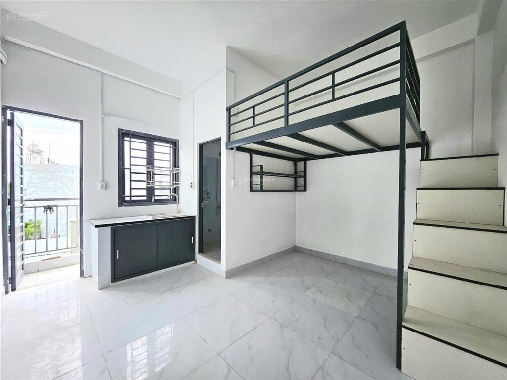 Phòng ban công mới xây 30m2 gác lớn full nội thất gần công viên phần mềm quang trung, tô ký