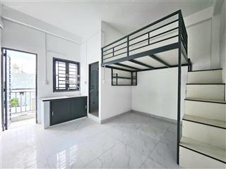 Phòng ban công mới xây 30m2 gác lớn full nội thất gần công viên phần mềm quang trung, tô ký