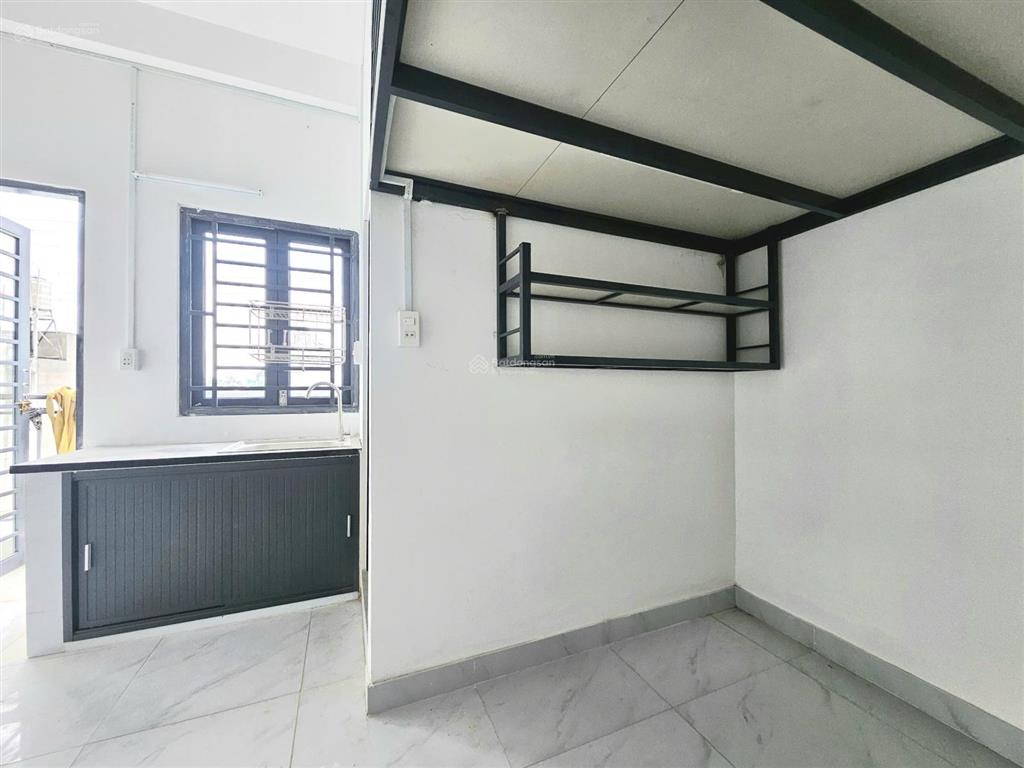 Phòng ban công mới xây 30m2 gác lớn full nội thất gần công viên phần mềm quang trung, tô ký