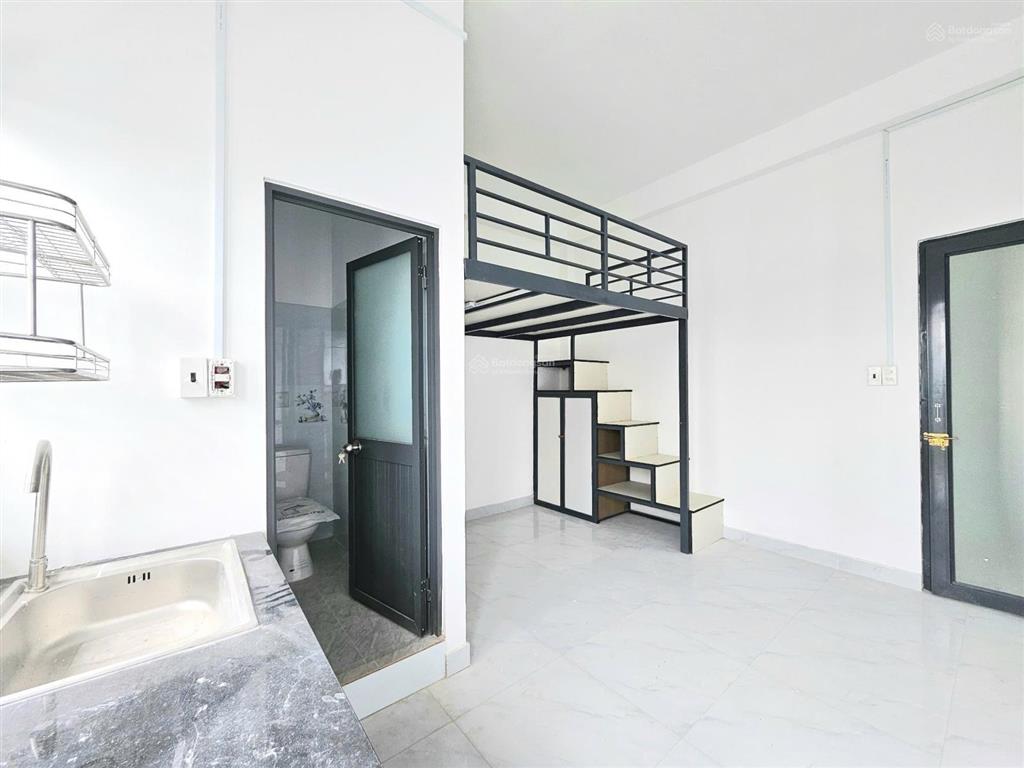 Phòng ban công mới xây 30m2 gác lớn full nội thất gần công viên phần mềm quang trung, tô ký