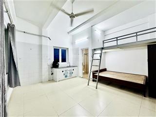 Cho thuê căn hộ 2 không gian ngủ, cửa sổ trời, gần cao đẳng vov, cvpm, huflit hóc môn