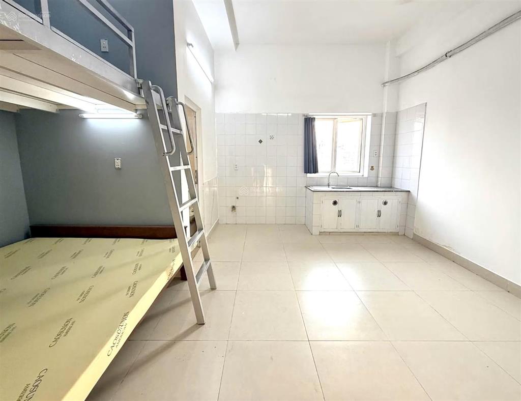 Cho thuê căn hộ 2 không gian ngủ, cửa sổ trời, gần cao đẳng vov, cvpm, huflit hóc môn