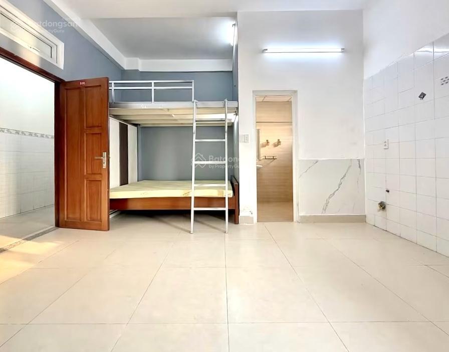 Cho thuê căn hộ 2 không gian ngủ, cửa sổ trời, gần cao đẳng vov, cvpm, huflit hóc môn