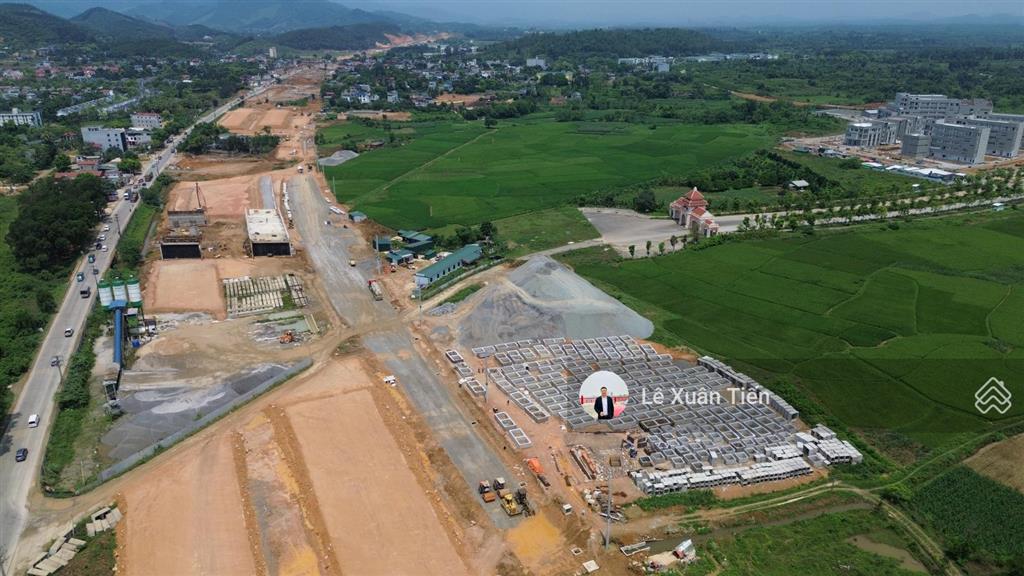 Lô đất 79.4m2 mặt tiền 6m, ô tô tránh, cách metro số 5 đại lộ thăng long đúng 100m, chỉ 42tr/m2