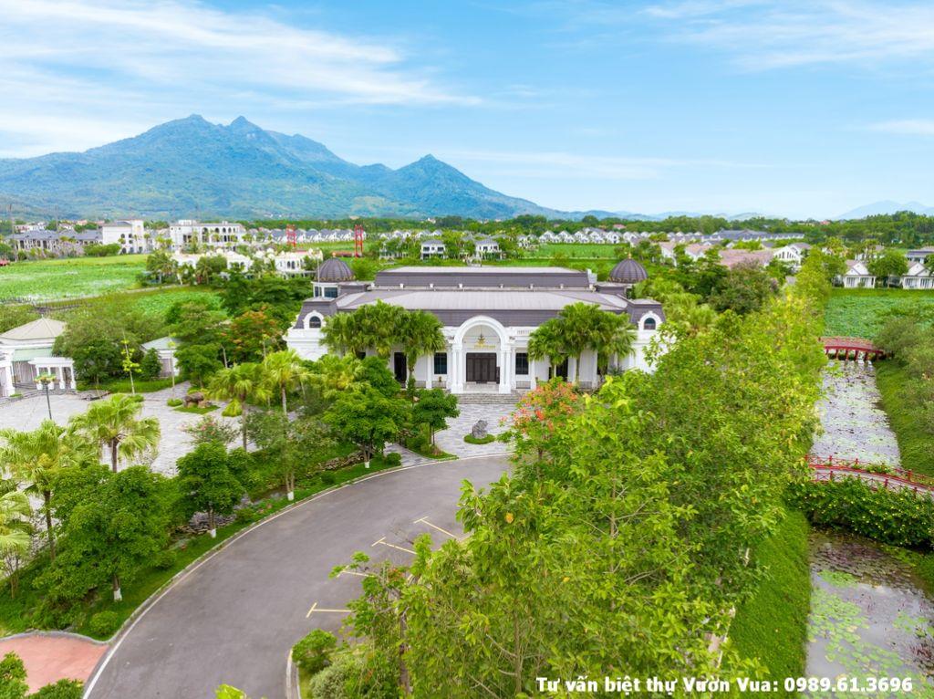 Nhà em cần bán lô biệt thự vườn vua hơn 300m2 mặt hồ