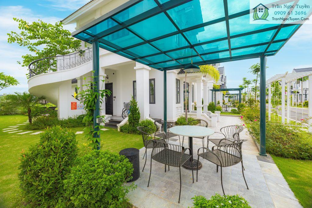 bán lô biệt thự khoáng nóng Vườn Vua mặt hồ siêu đẹp