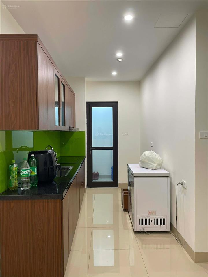 Cực hiếm cho thuê chcc valencia garden 61m 2 phòng ngủ view vinhomes cực đẹp giá 8tr/th