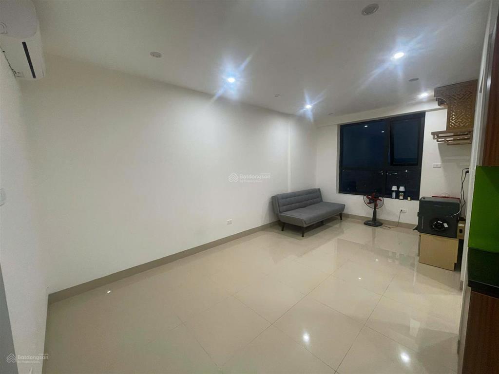 Cực hiếm cho thuê chcc valencia garden 61m 2 phòng ngủ view vinhomes cực đẹp giá 8tr/th