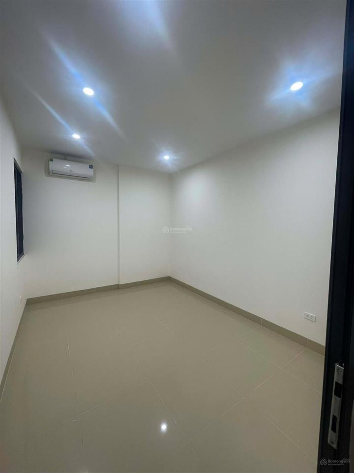 Cực hiếm cho thuê chcc valencia garden 61m 2 phòng ngủ view vinhomes cực đẹp giá 8tr/th