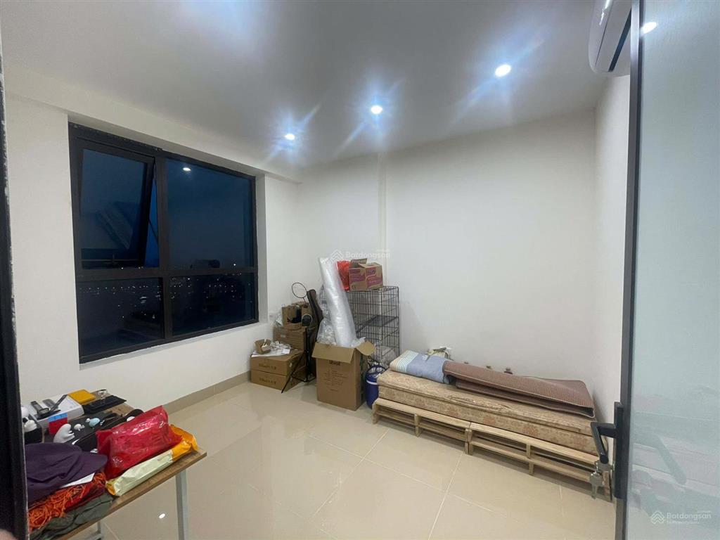 Cực hiếm cho thuê chcc valencia garden 61m 2 phòng ngủ view vinhomes cực đẹp giá 8tr/th