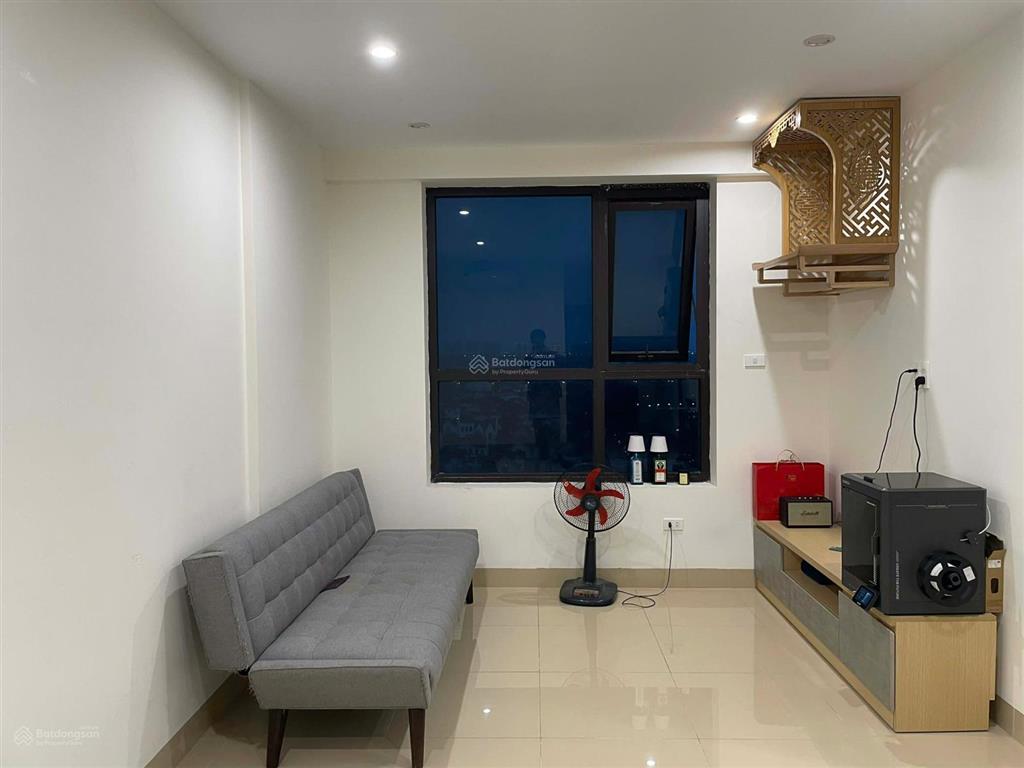 Cực hiếm cho thuê chcc valencia garden 61m 2 phòng ngủ view vinhomes cực đẹp giá 8tr/th