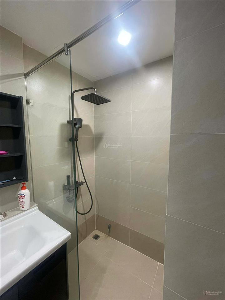 Cực hiếm cho thuê chcc valencia garden 61m 2 phòng ngủ view vinhomes cực đẹp giá 8tr/th