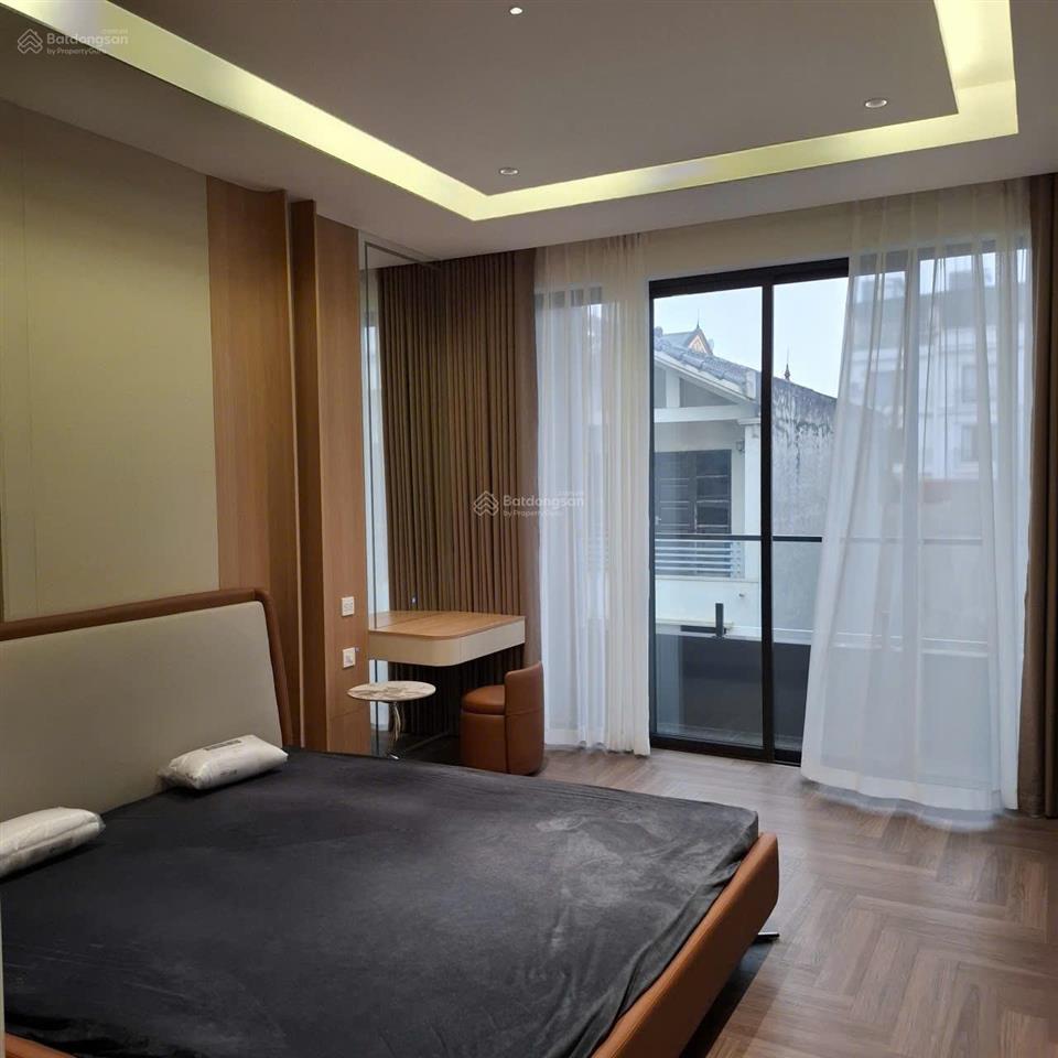 Cho thuê nhà riêng mới tinh 61m2 ở giang biên ô tô đỗ cửa 4 tầng giá 15tr/th