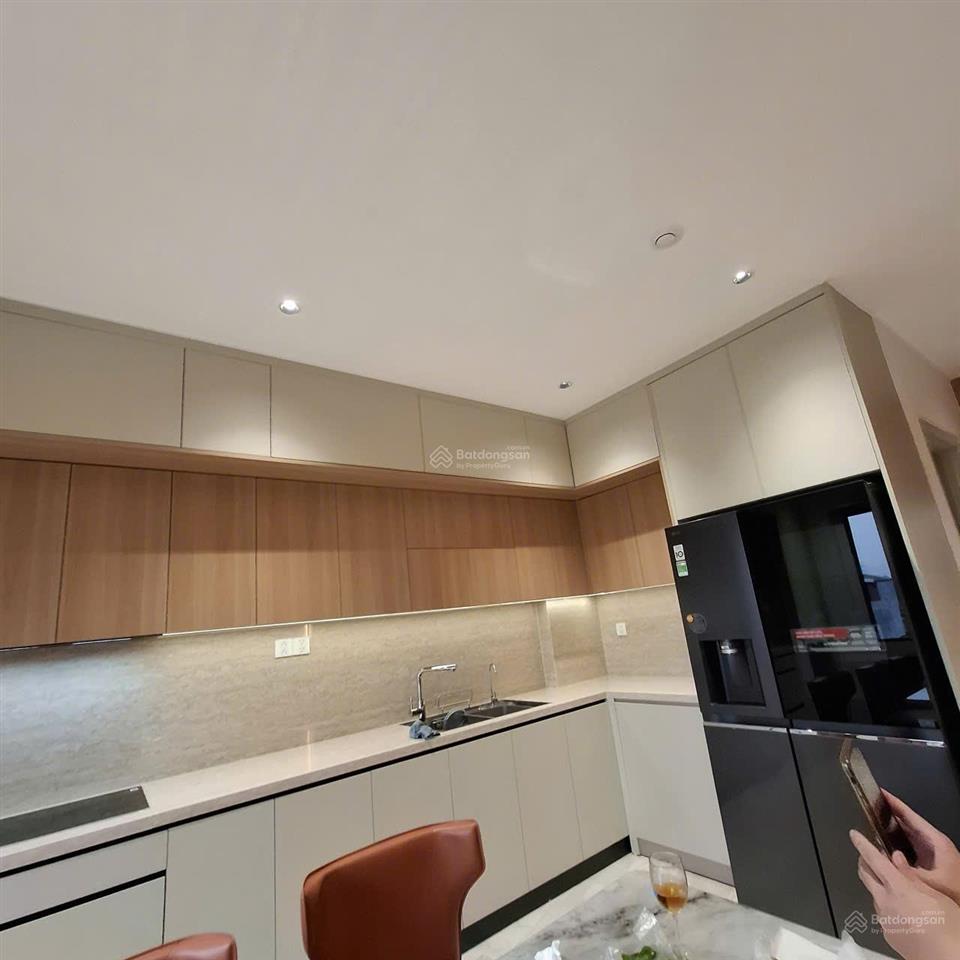 Cho thuê nhà riêng mới tinh 61m2 ở giang biên ô tô đỗ cửa 4 tầng giá 15tr/th