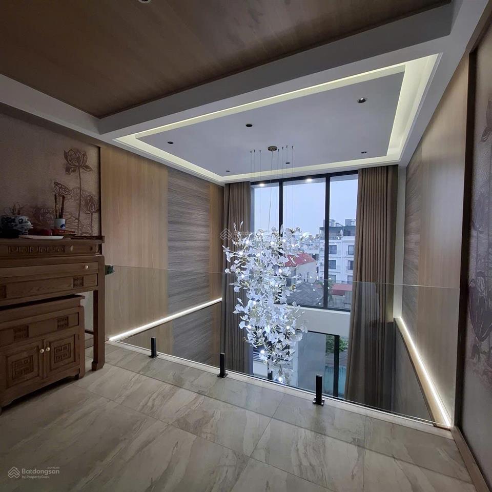 Cho thuê nhà riêng mới tinh 61m2 ở giang biên ô tô đỗ cửa 4 tầng giá 15tr/th