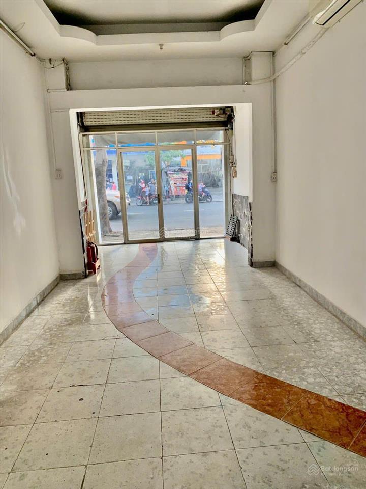 Mặt bằng cho thuê tại lạc long quân  gần đầm sen