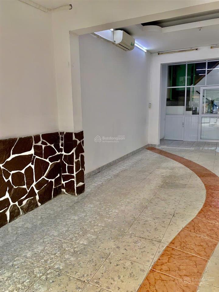 Mặt bằng cho thuê tại lạc long quân  gần đầm sen