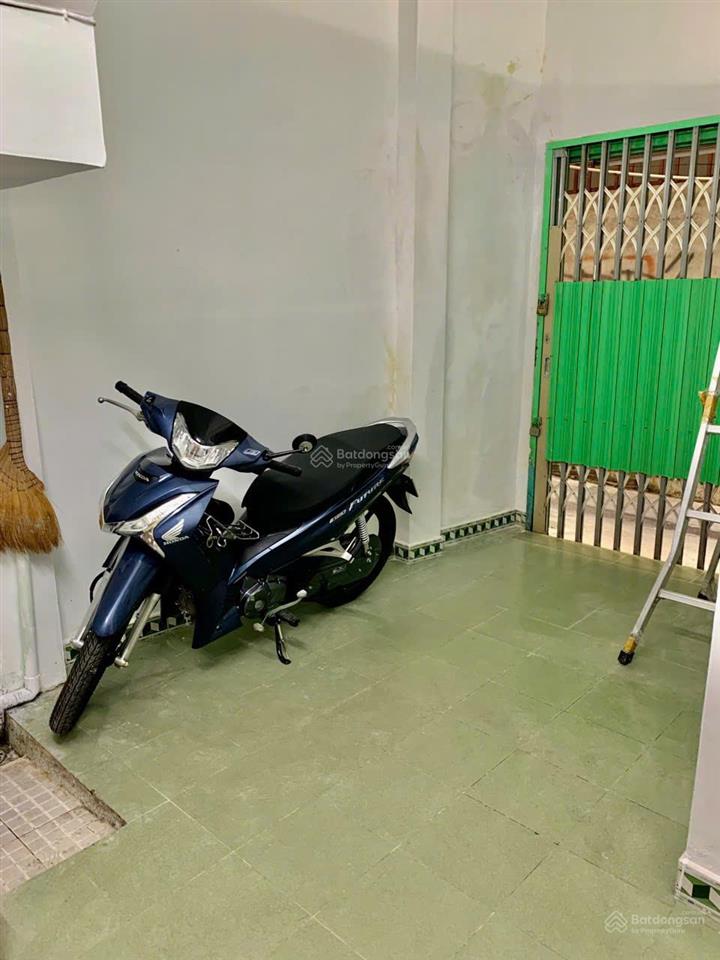 Mặt bằng cho thuê tại lạc long quân  gần đầm sen