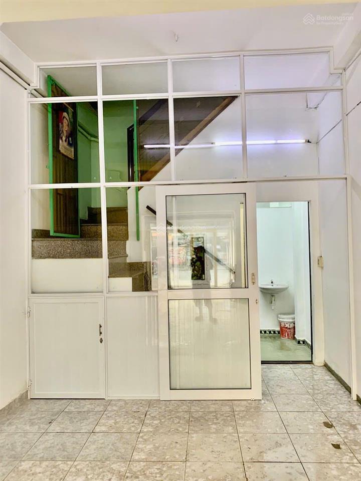 Mặt bằng cho thuê tại lạc long quân  gần đầm sen