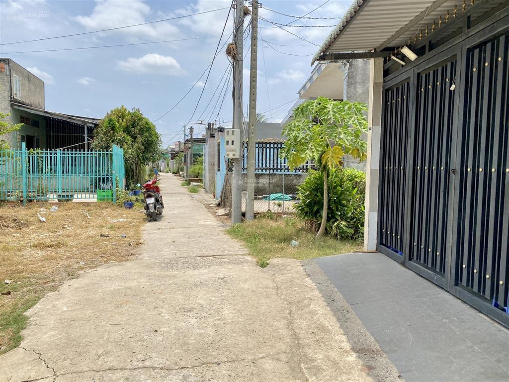 Đất thổ cư 150m² kdc xóm bà vệ  gần đường đt 830, giá 970 triệu, xã long định, cần đước, long an