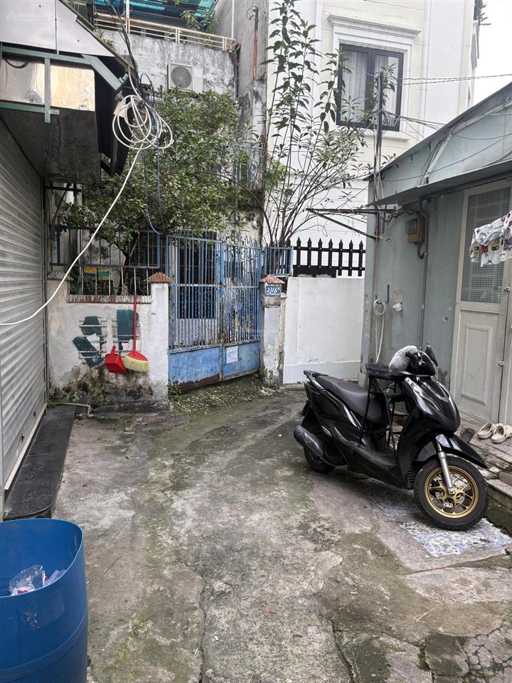 Cho thuê nhà nguyên căn 1 trệt 3 lầu 600m2 sàn tại 37/6 mai xuân thưởng, 60 triệu, 216 m2